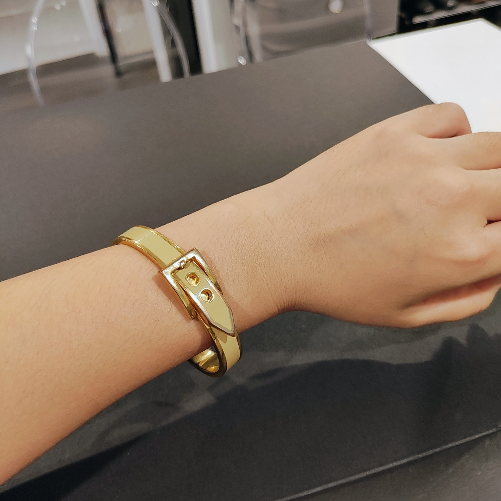 C. Wonder 7.75” Bracelet Gold Toned Hinged Belt Design With Cream Enamel